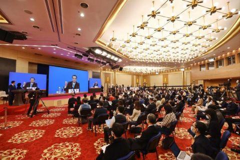 李克強(qiáng)：今年政府支出更多向民生領(lǐng)域傾斜，特別是義務(wù)教育和基本醫(yī)療